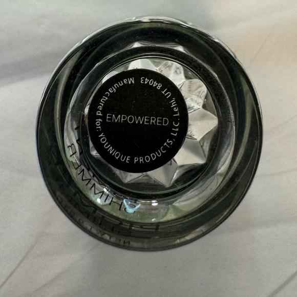 Younique Moodstruck Minerals Pigment Shimmer eyeshadow. Color is Empowered - Picture 3 of 4